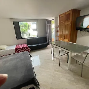 En Laureles Con Ascensor , Balcon Y Muy Bien Ubicado En Laureles , El Barrio Mas Cool Del Mundo Medellin